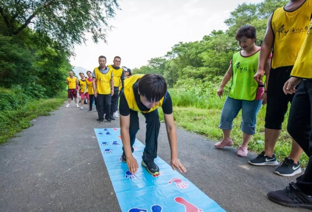手脚并用团建123-营造惊奇团建体验团建123-为团建而生,让团建更简单