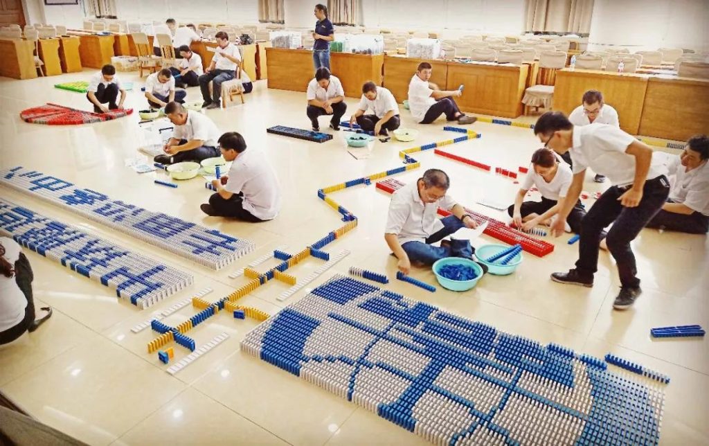 多米诺骨牌团建123-营造惊奇团建体验团建123-为团建而生,让团建更简单