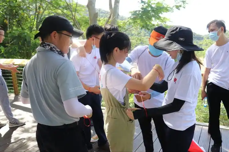 逃脱困境团建123-营造惊奇团建体验团建123-为团建而生,让团建更简单